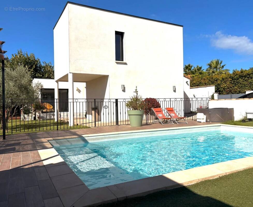 Maison à CLARENSAC