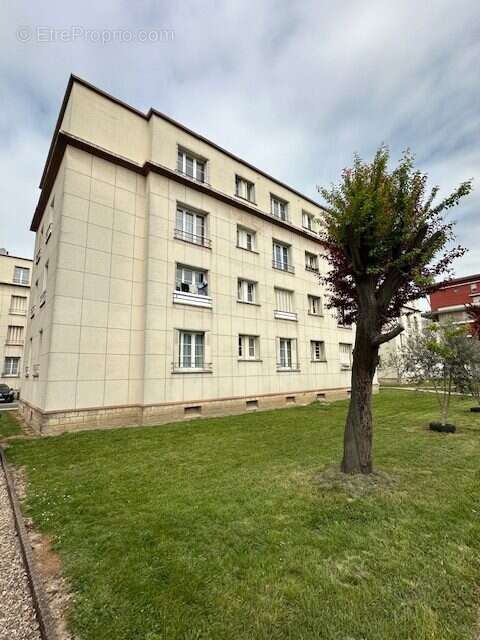 Appartement à LE BLANC-MESNIL