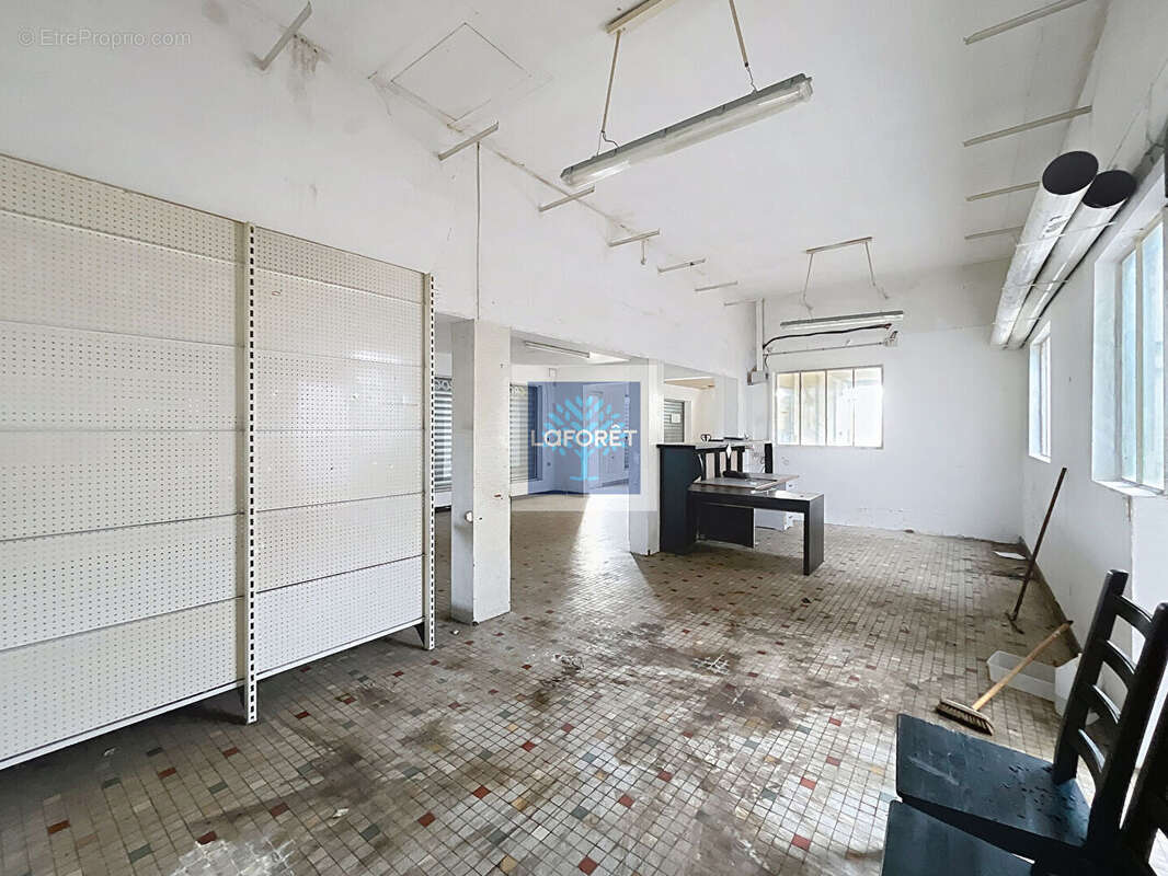 Commerce à MONTENDRE