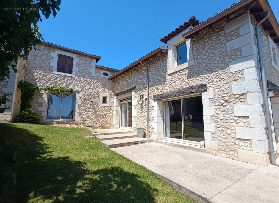 Ancienne grange  en pierre d'exception avec vue panoramique, piscine et prestations haut de gamme - photo 2