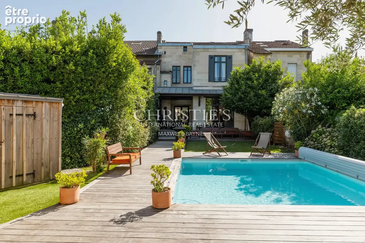 Maison de maître rénovée avec maison d'invités, piscine et garages - photo 6
