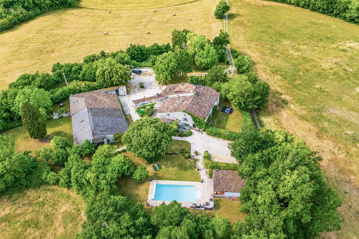 Maison à MONTAIGU-DE-QUERCY