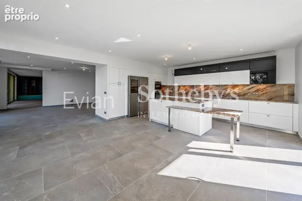 Appartement 8 pièces à Evian Les Bains - photo 5