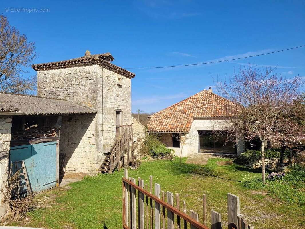 Maison à MONTAIGU-DE-QUERCY