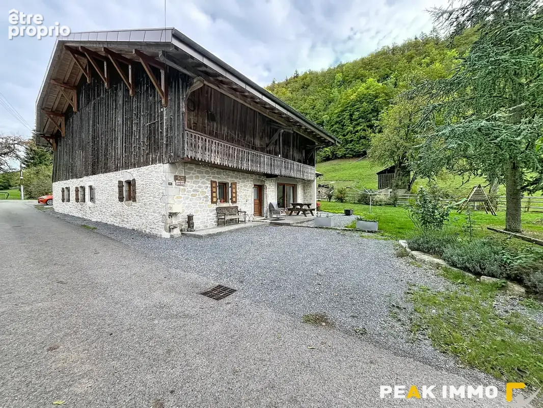 Megevette ferme renovee 3 chambres grange terrain 1288m2 - photo 1
