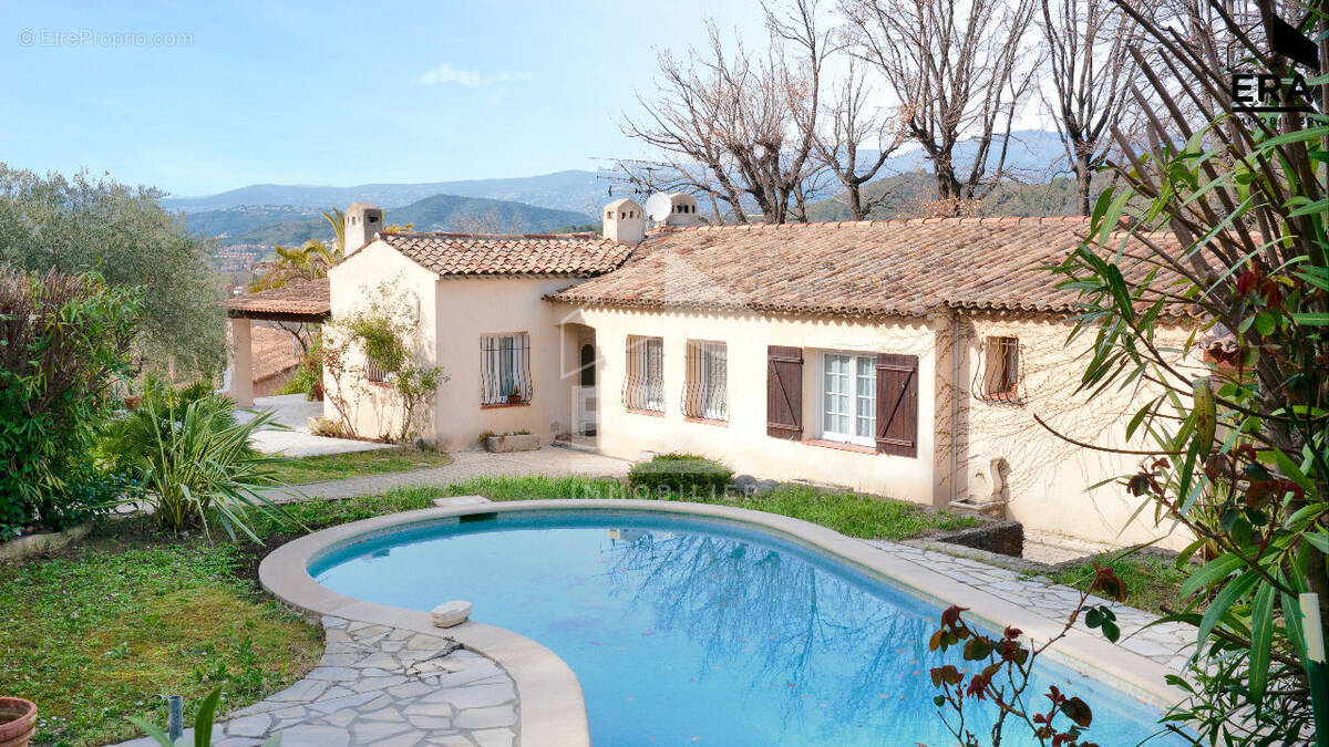 Maison à LA ROQUETTE-SUR-SIAGNE