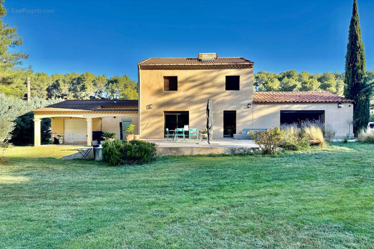 Maison à SIMIANE-COLLONGUE