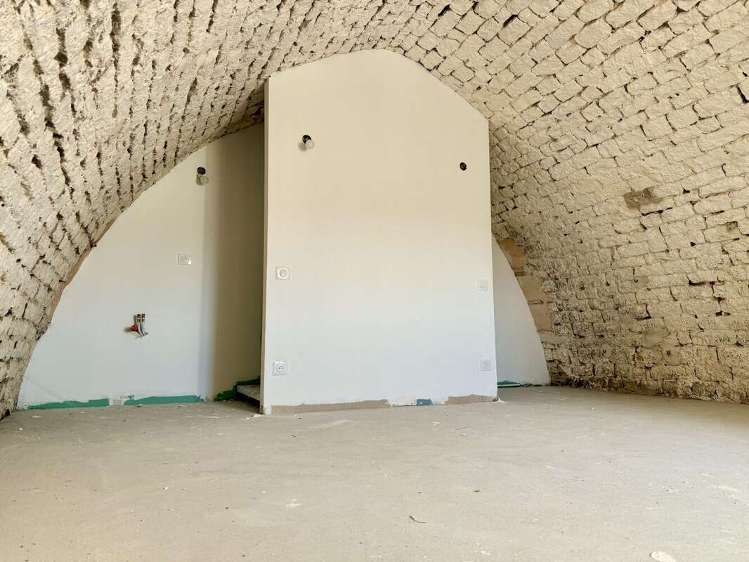 Dickjan POPPEMA vous propose une appartement T4 dans un ancien château - Appartement à SAINT-CHRISTOL