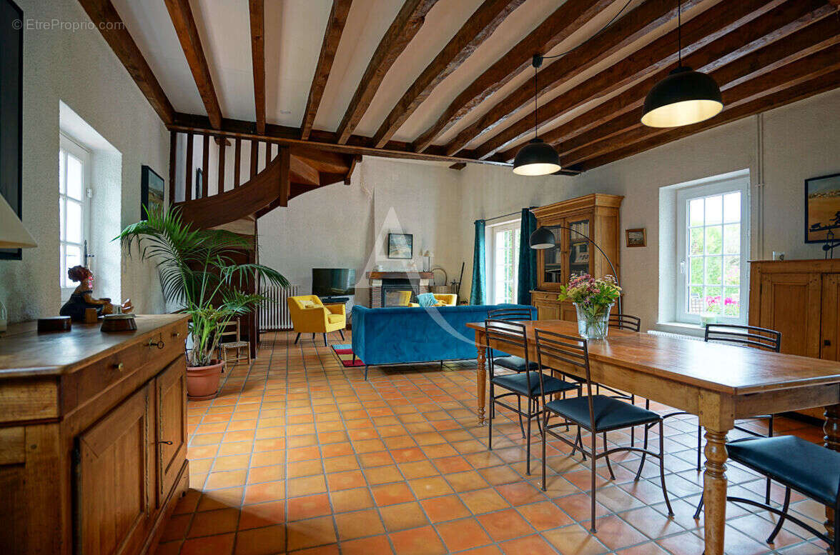 Maison à SAINT-JEAN-DE-BRAYE