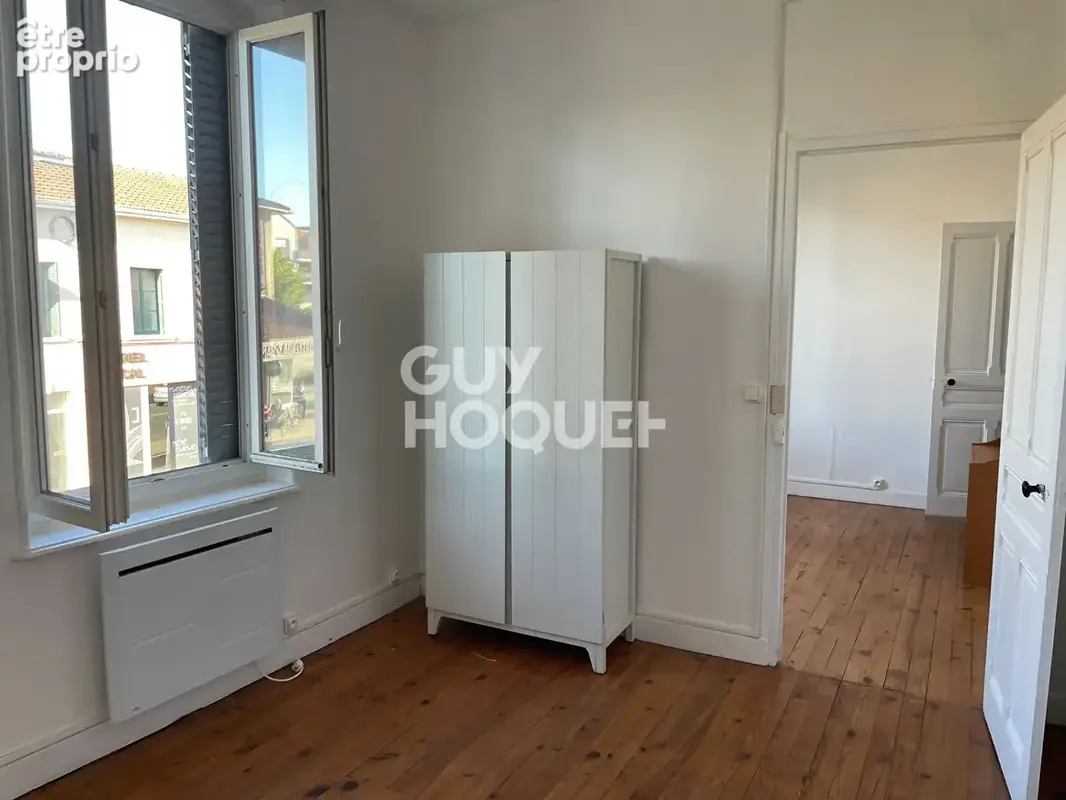 Immeuble avec commerce , logement et dépendance à Saint Laurent de Mure - Réf 4730 - 395 000 - photo 7