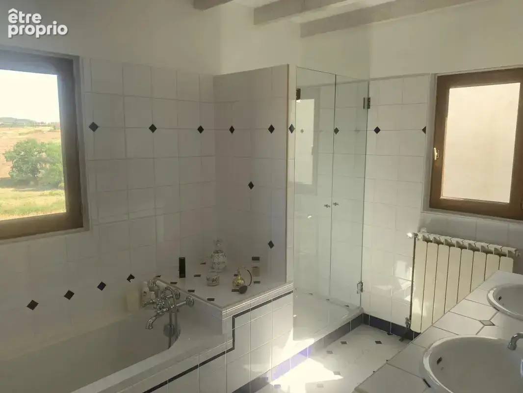 Belle demeure de caractère de 6 pièces de 210 m² à Mazille - photo 8