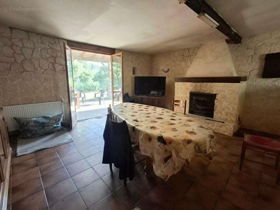 Maison de 90 m² habitables + 64 m² de combles isolés et plaqués à aménager selon vos envies - 3 chambres - Garage - Terrain de 1 - photo 4