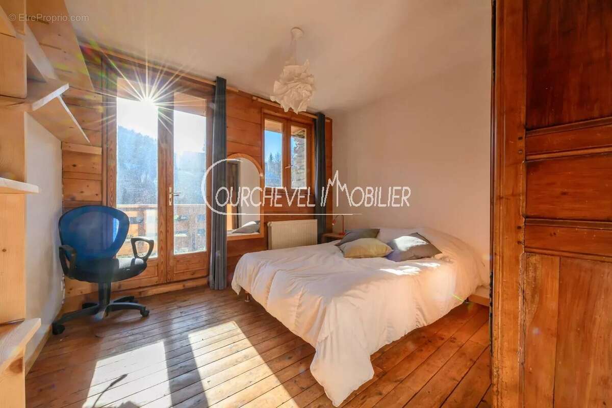 Maison à LES ALLUES