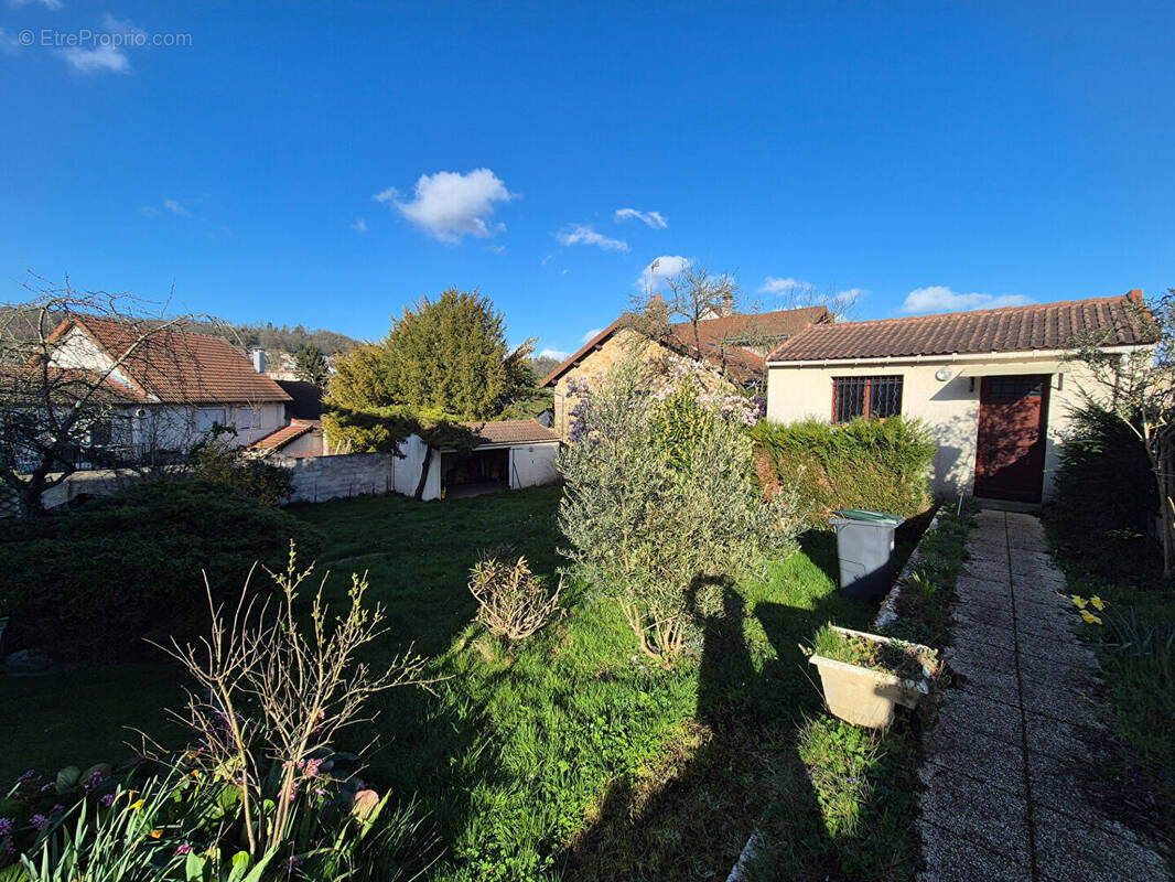 Terrain à VILLEBON-SUR-YVETTE