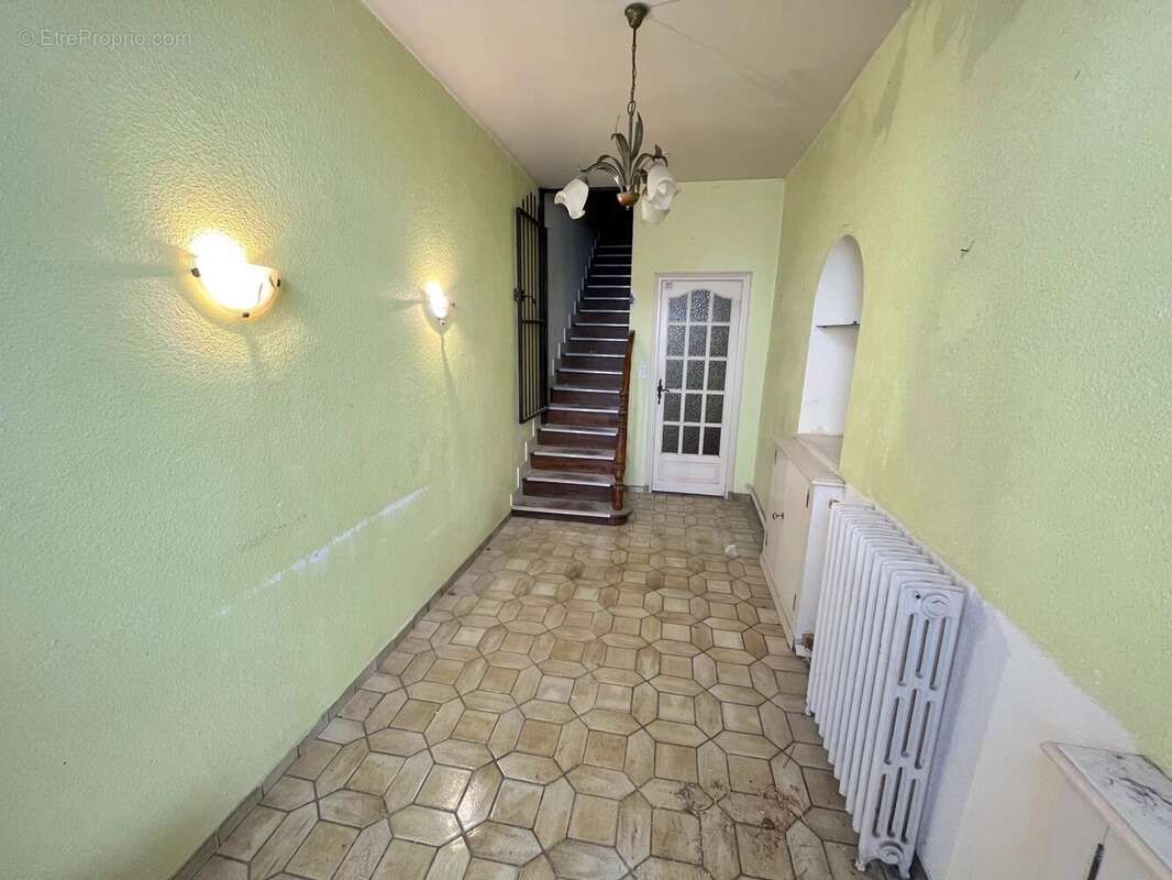 Opportunité d’Investissement Idéale au Cœur du Dynamique Ribérac - photo 3