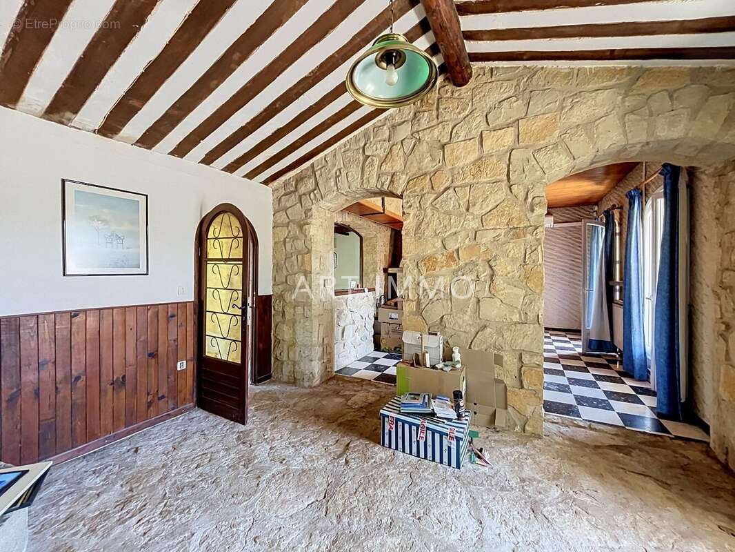 Maison de plain pied a rafraichir en zone uc - photo 8