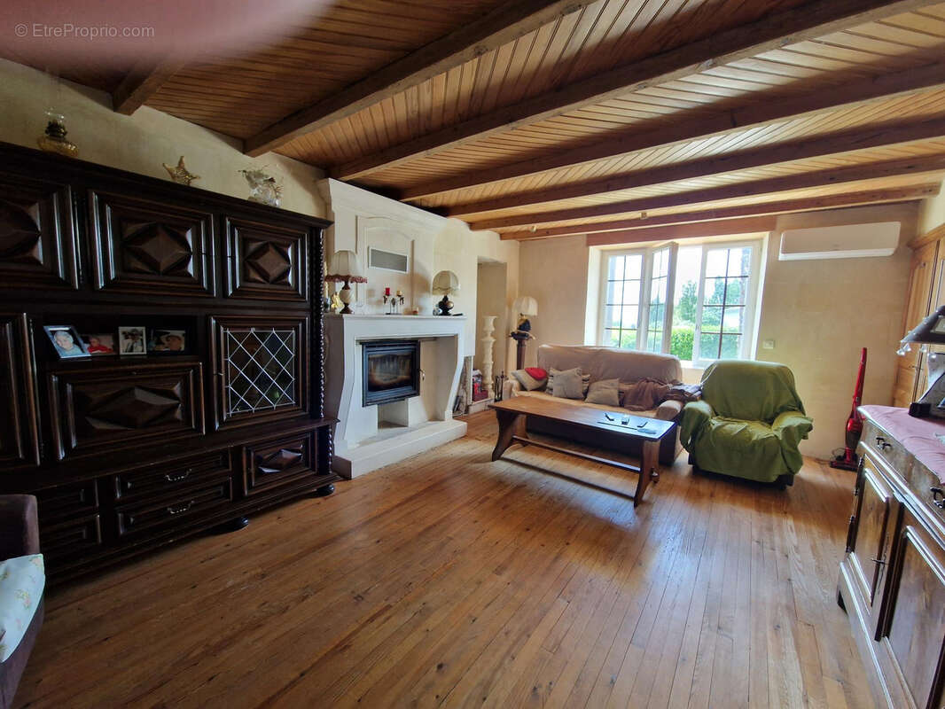 Maison à SAINT-GEORGES-DES-AGOUTS