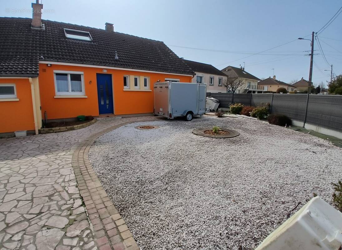 Maison à LA SUZE-SUR-SARTHE