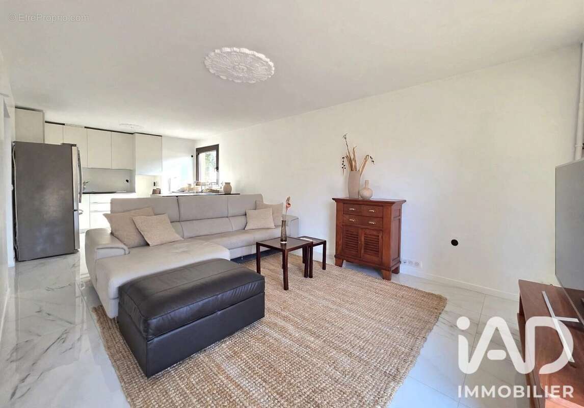 Appartement 100 m² à Creteil  - photo 2