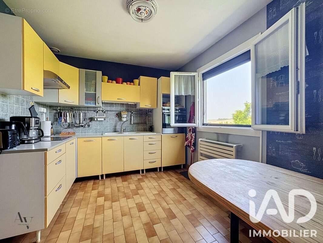 Maison 100 m² à Beynes  - photo 5