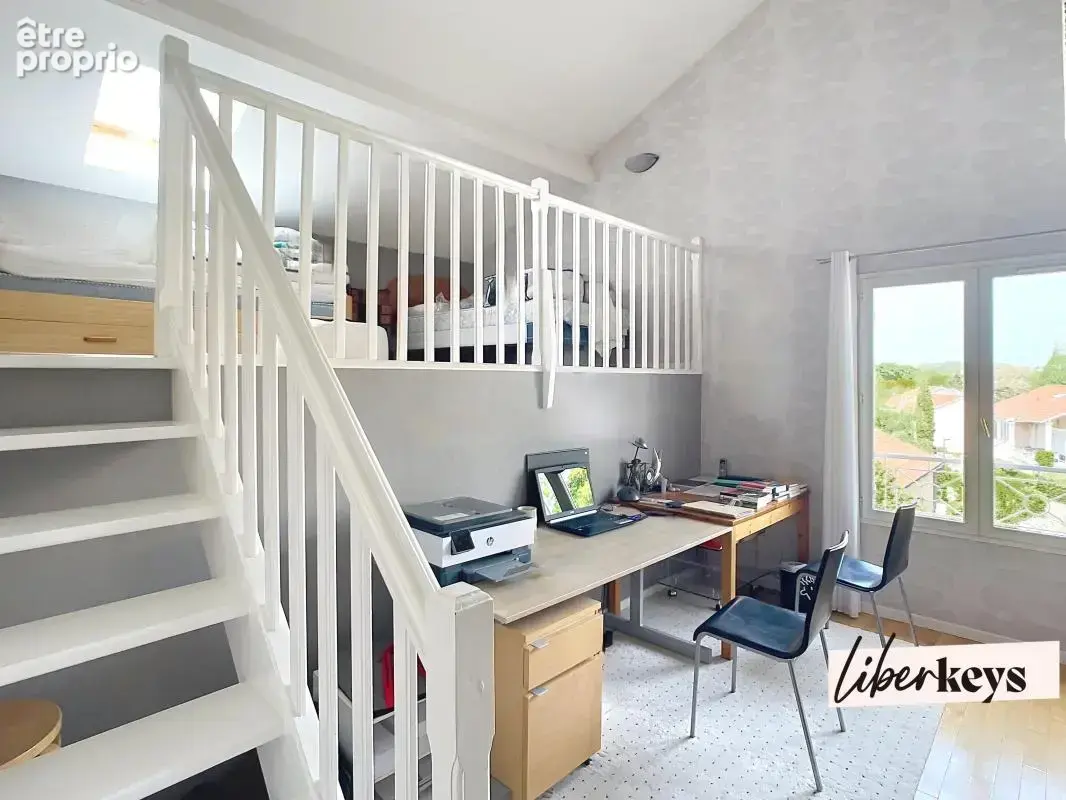 Fontaines Saint-Martin : maison 185m² vue dégagée, 5 chambres, terrain 890m², 2 box, cave, cellier - photo 13