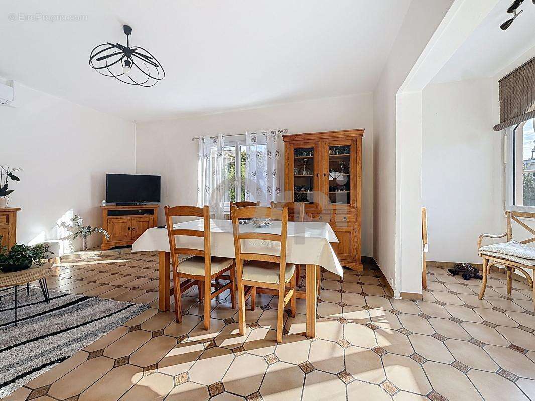 Rare à Saint-Aygulf : 2 appartements T4 sur 800 m² proche mer - photo 14