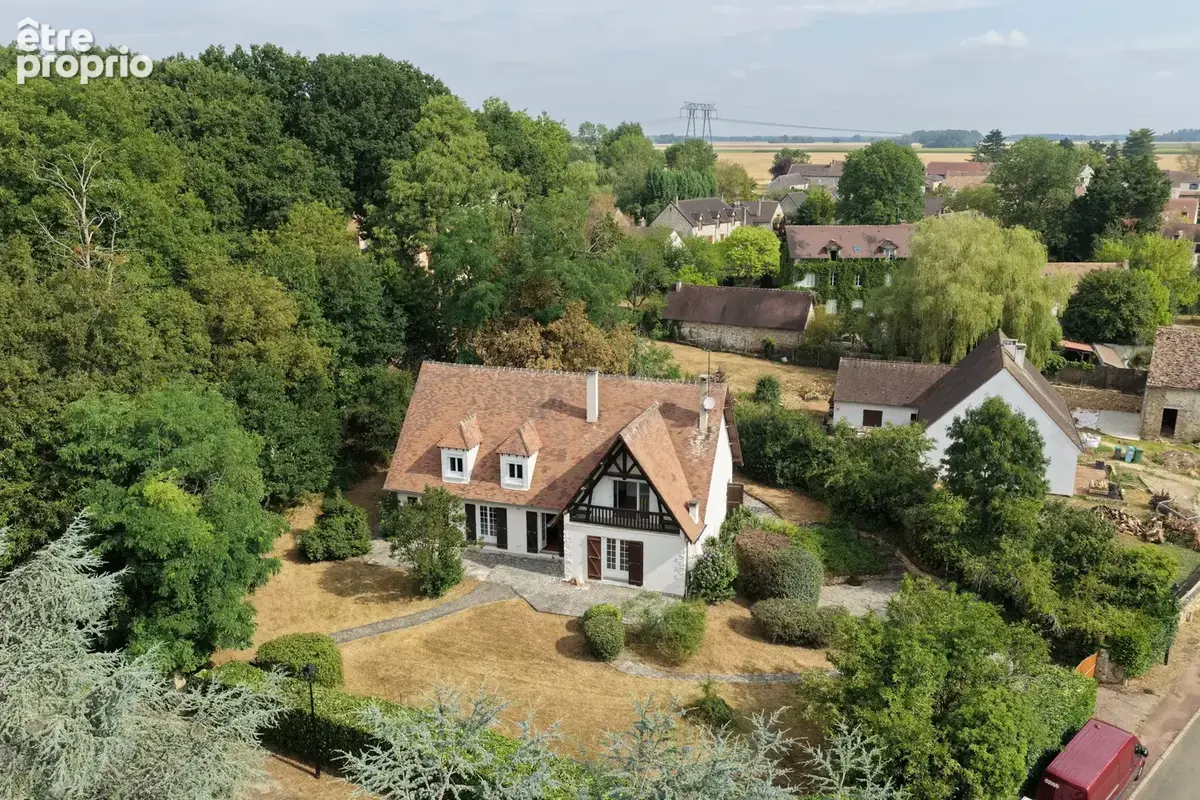 Photo Maison à Bullion au prix de 495 000€