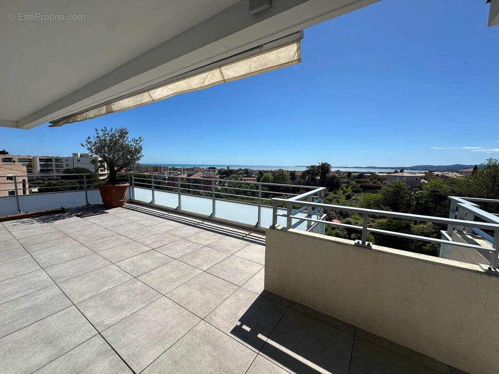 Appartement à SAINT-LAURENT-DU-VAR