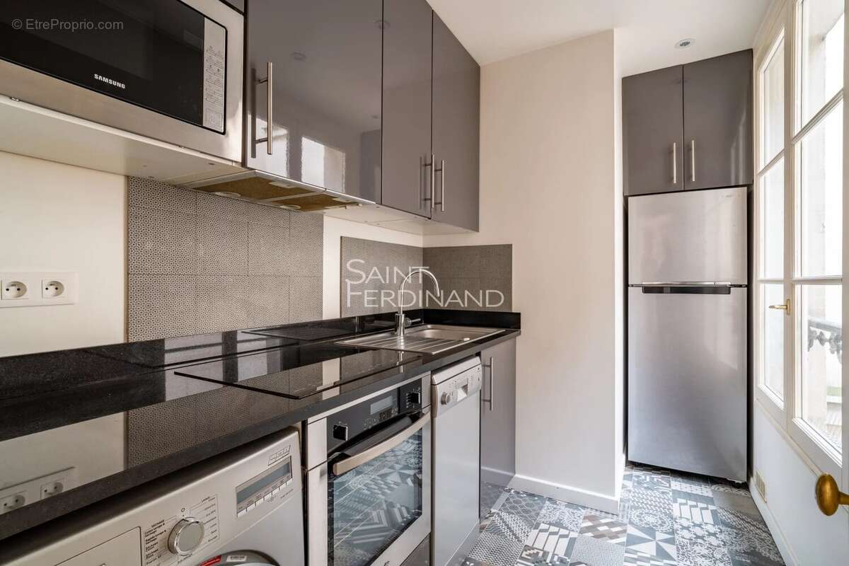 Appartement à PARIS-17E