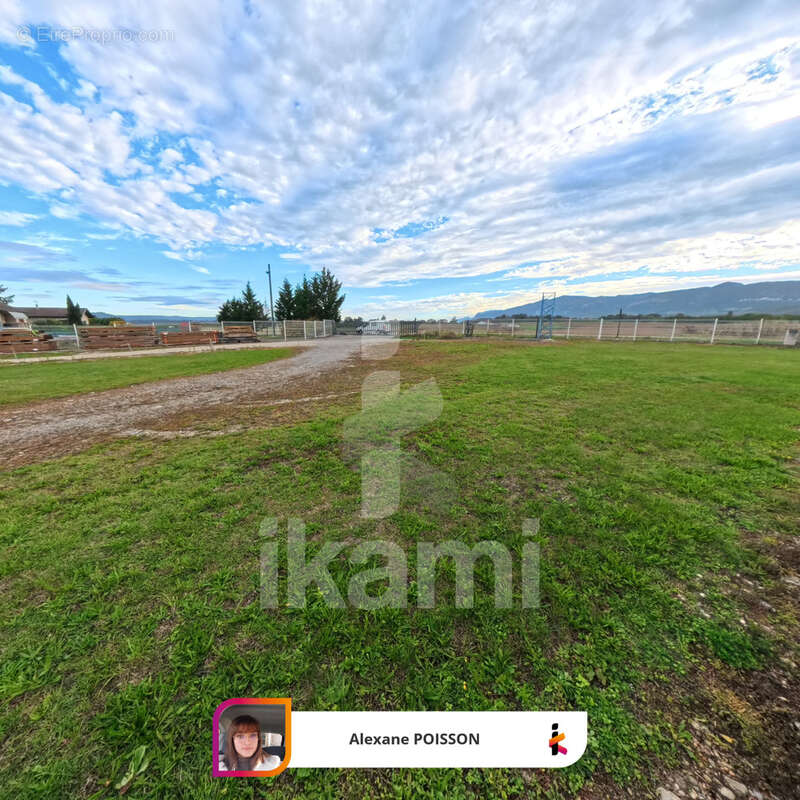 Terrain à SAINT-JUST-DE-CLAIX