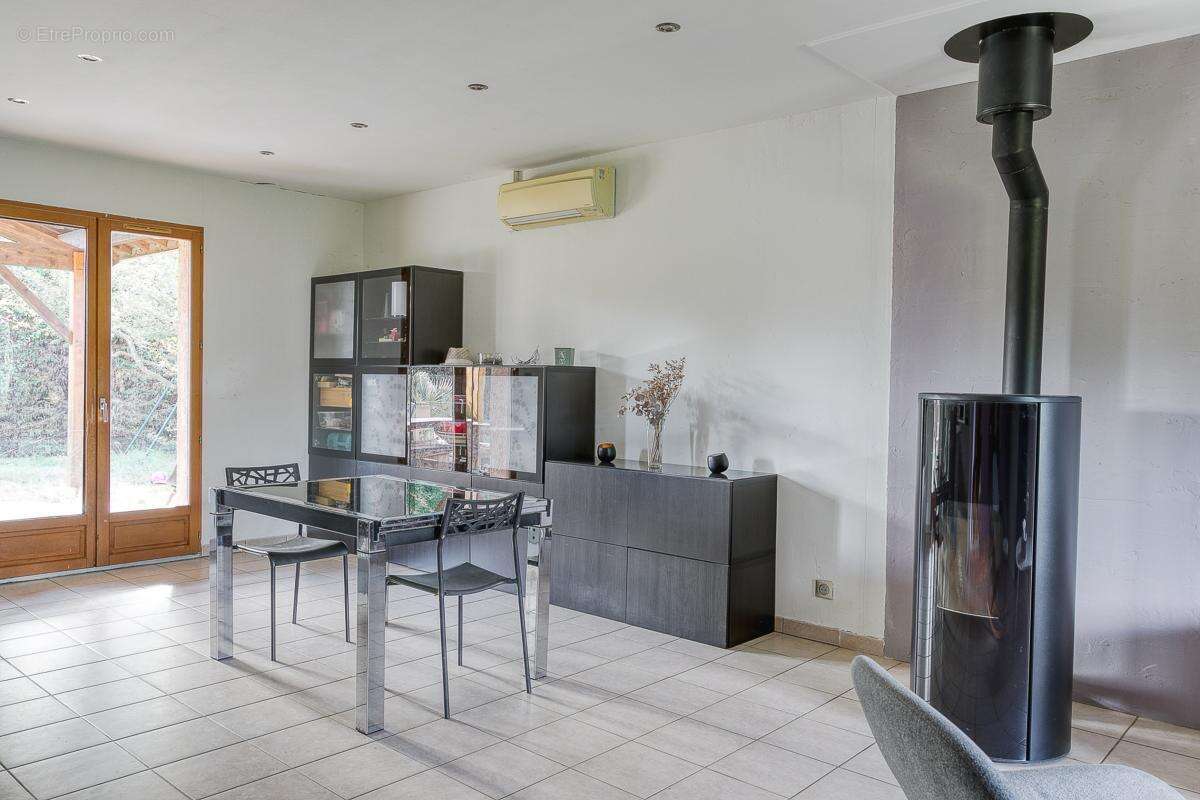 Maison 160 m² à Auberives-Sur-Vareze  - photo 7