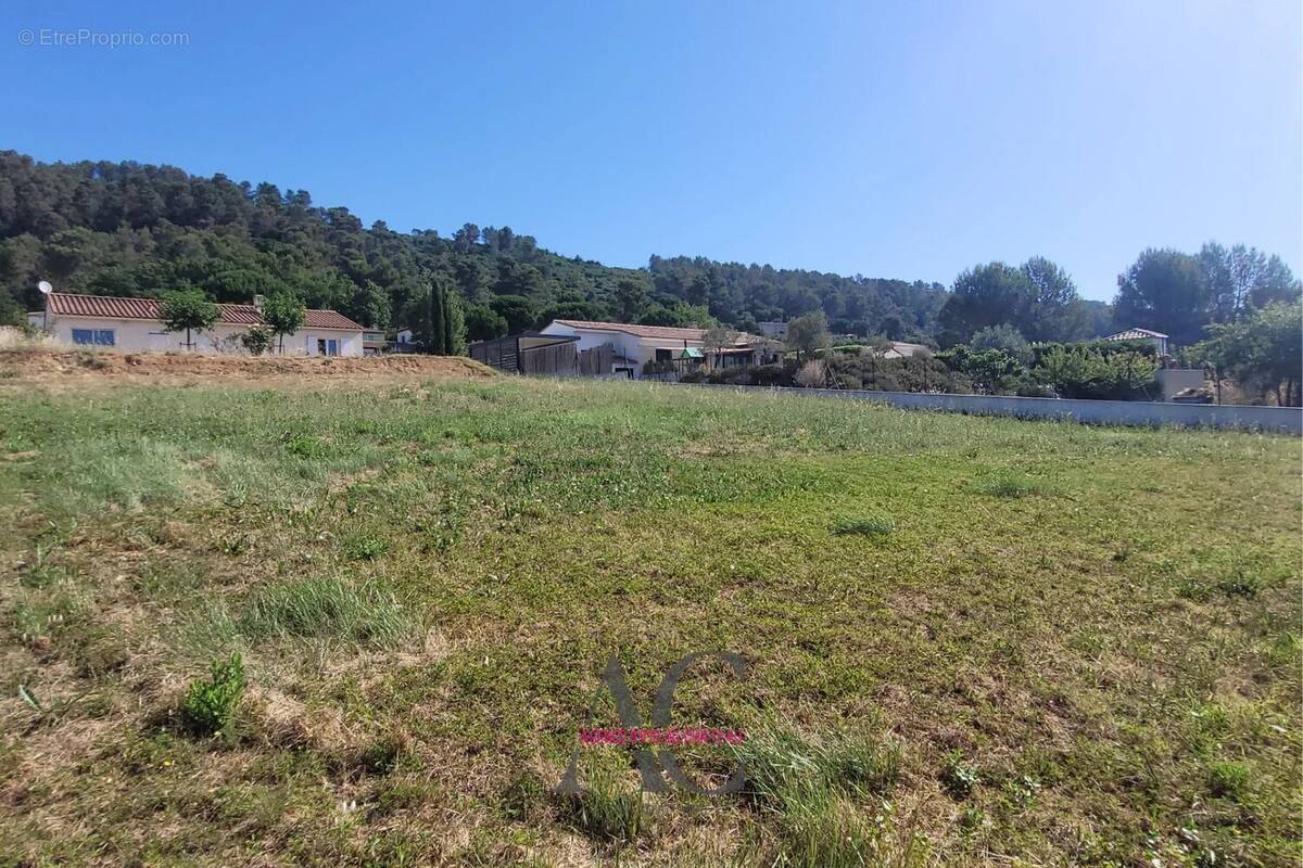 Terrain à CAMPS-LA-SOURCE