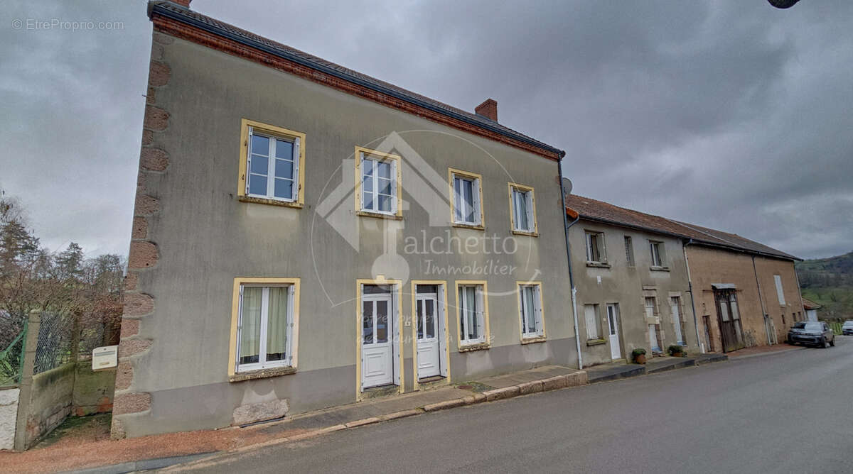 Maison à SAINT-PIERRE-LAVAL