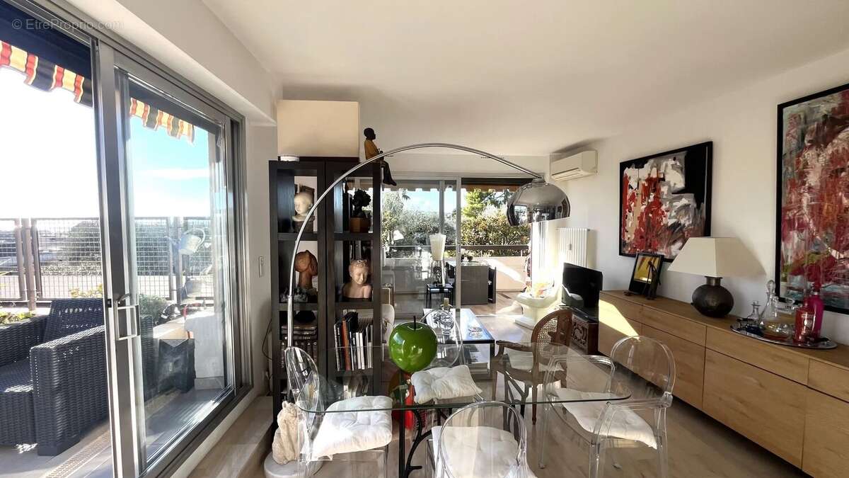 Appartement à LE CANNET