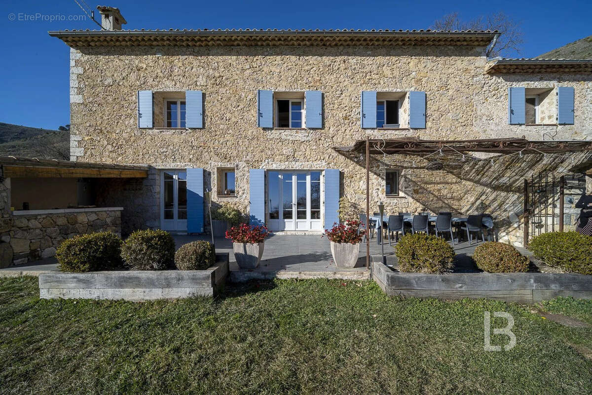 Maison à TOURRETTES-SUR-LOUP