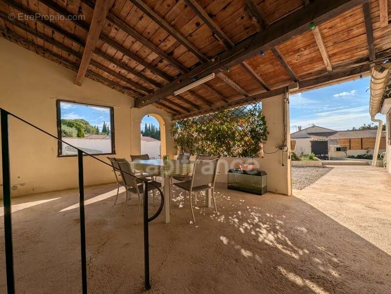 Maison de 93 m² climatisée avec piscine et dépendance de 50 m² sur la commune de SAINT GILLES (30) - photo 6