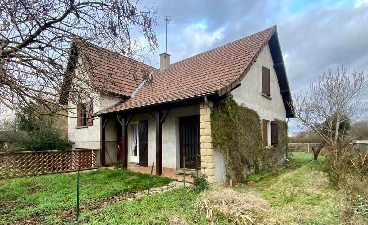 Maison à GARNAT-SUR-ENGIEVRE