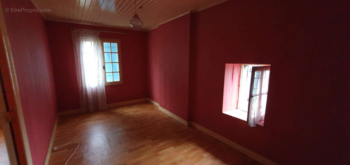 Maison à SAINT-MEME-LES-CARRIERES