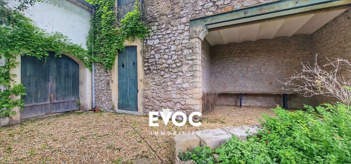 Maison à MONTBAZIN