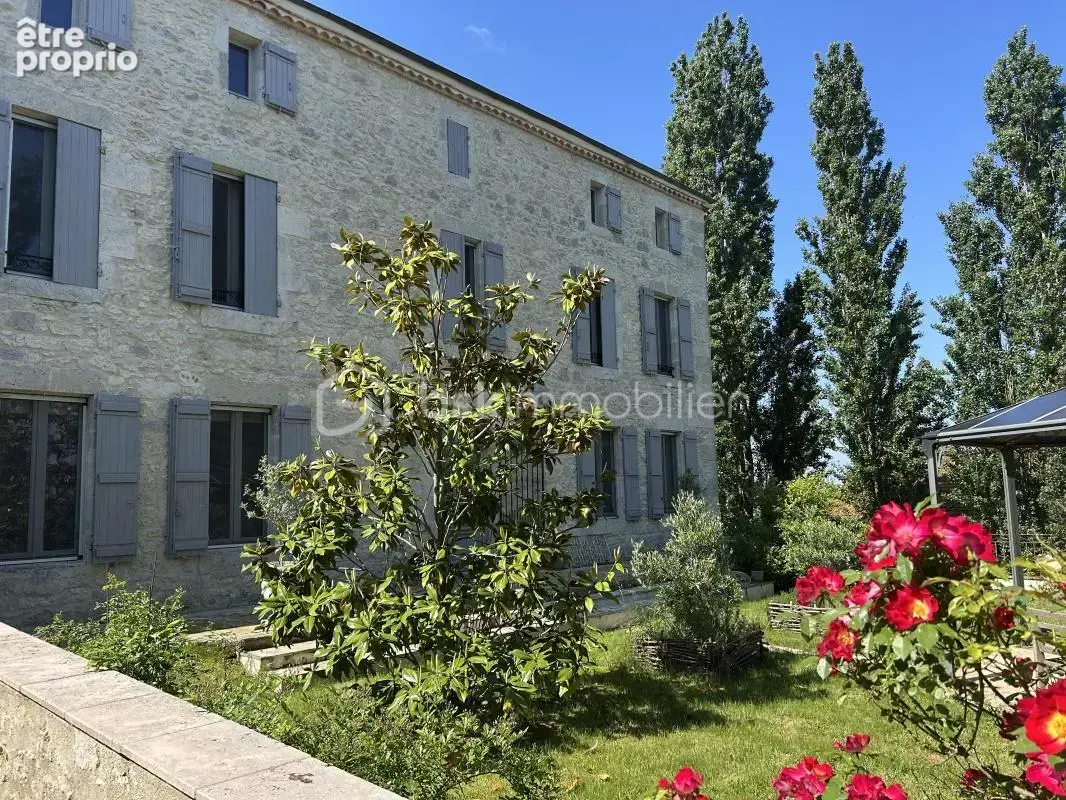 Magnifique propriete en pierres - vue - calme - gites - dependances - source - etang - photo 2