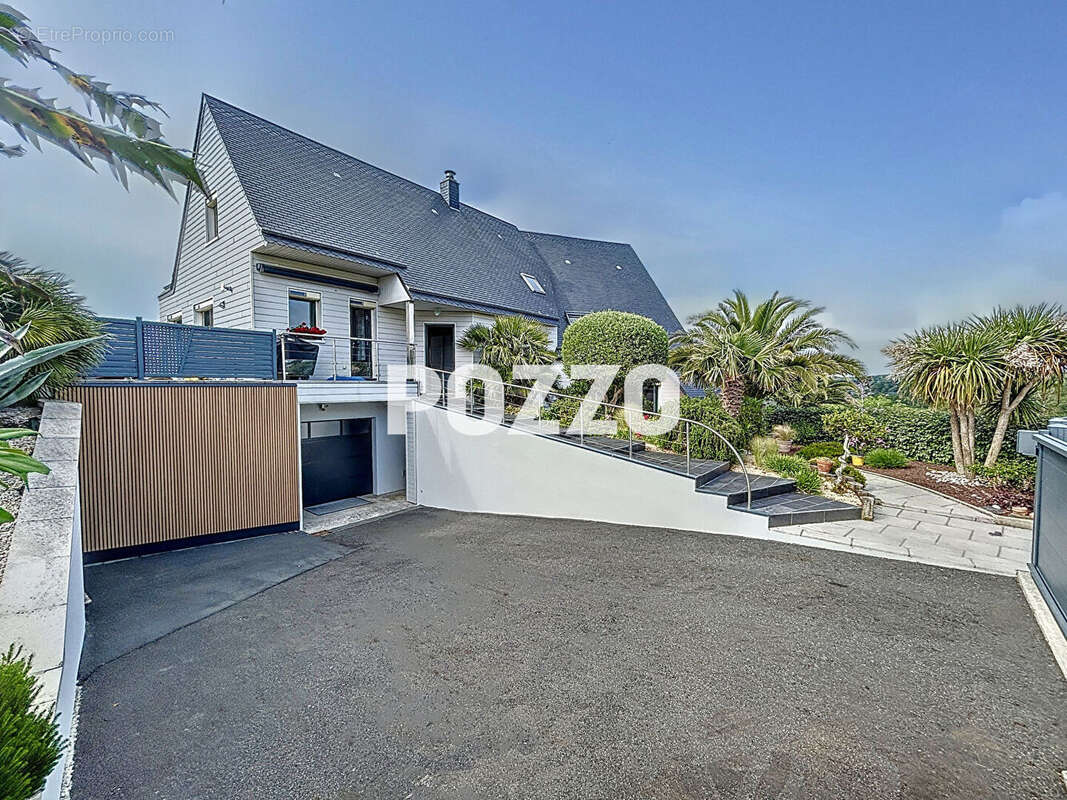 Maison à DONVILLE-LES-BAINS