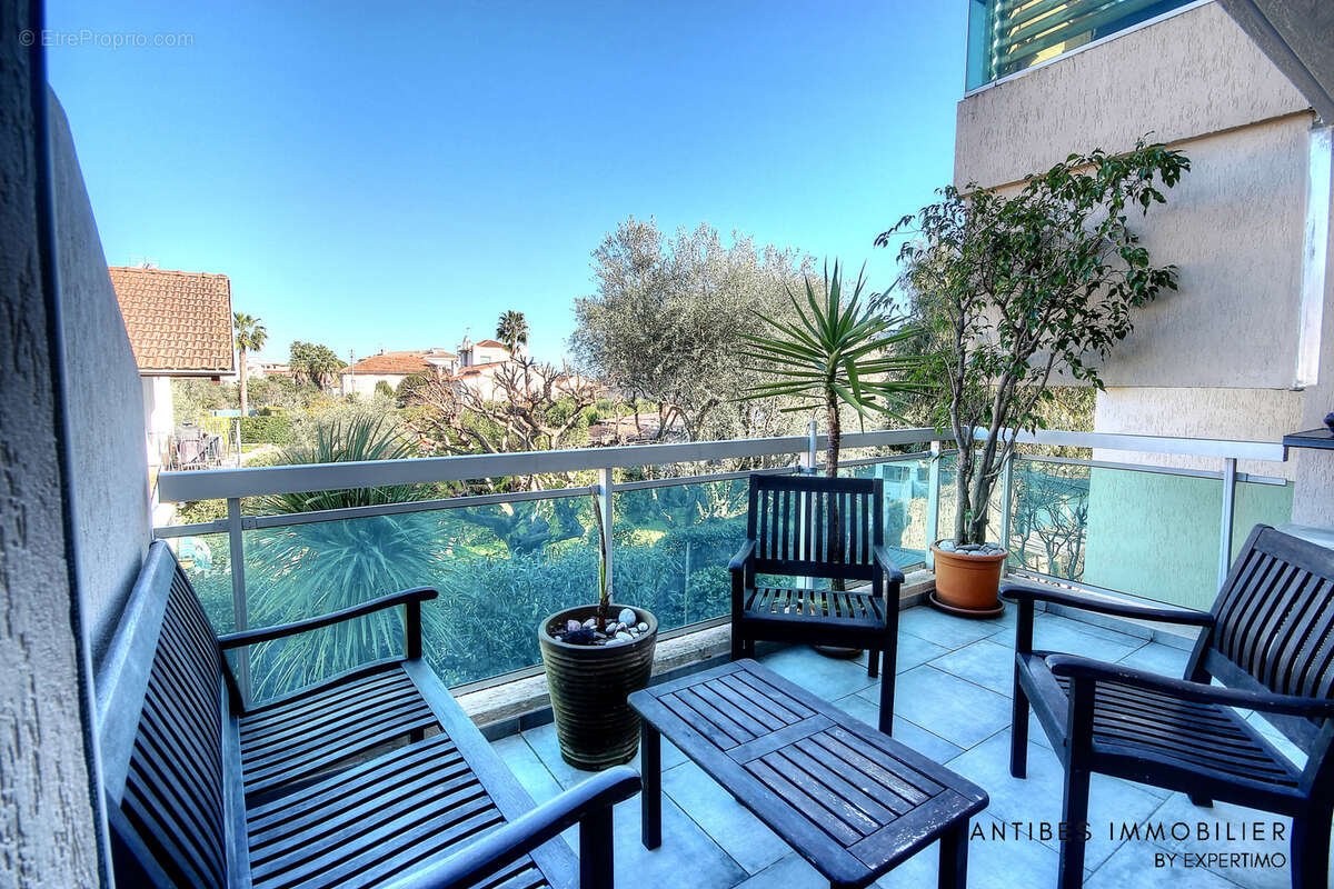 Appartement à VALLAURIS