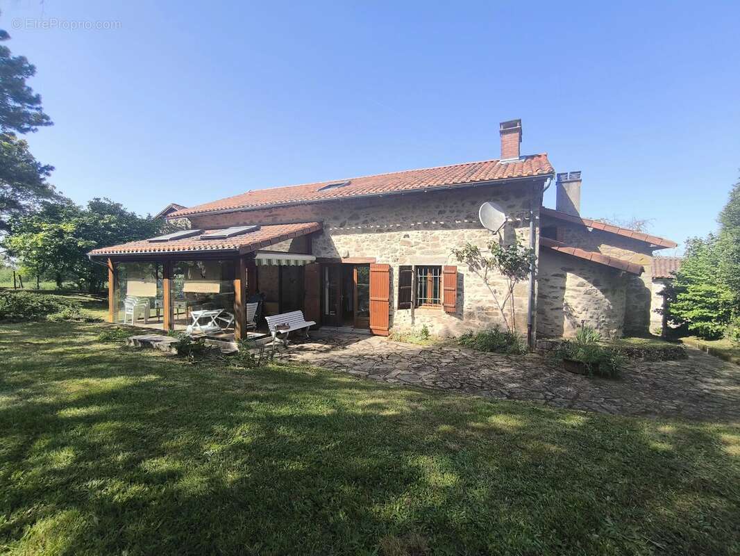 Maison à SAINTE-MARIE-DE-VAUX