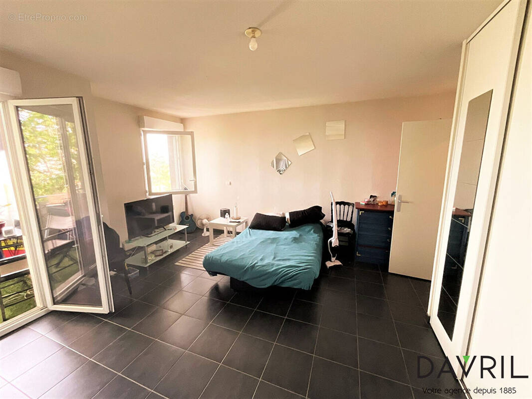 Appartement à CHANTELOUP-LES-VIGNES