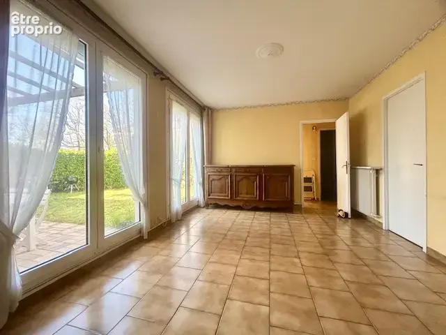 Saint-Michel-sur-Orge - REZ-DE-VILLA de type F6 - Résidence Villagexpo - 134 M2 HAB - 4 CHAMBRES - photo 6