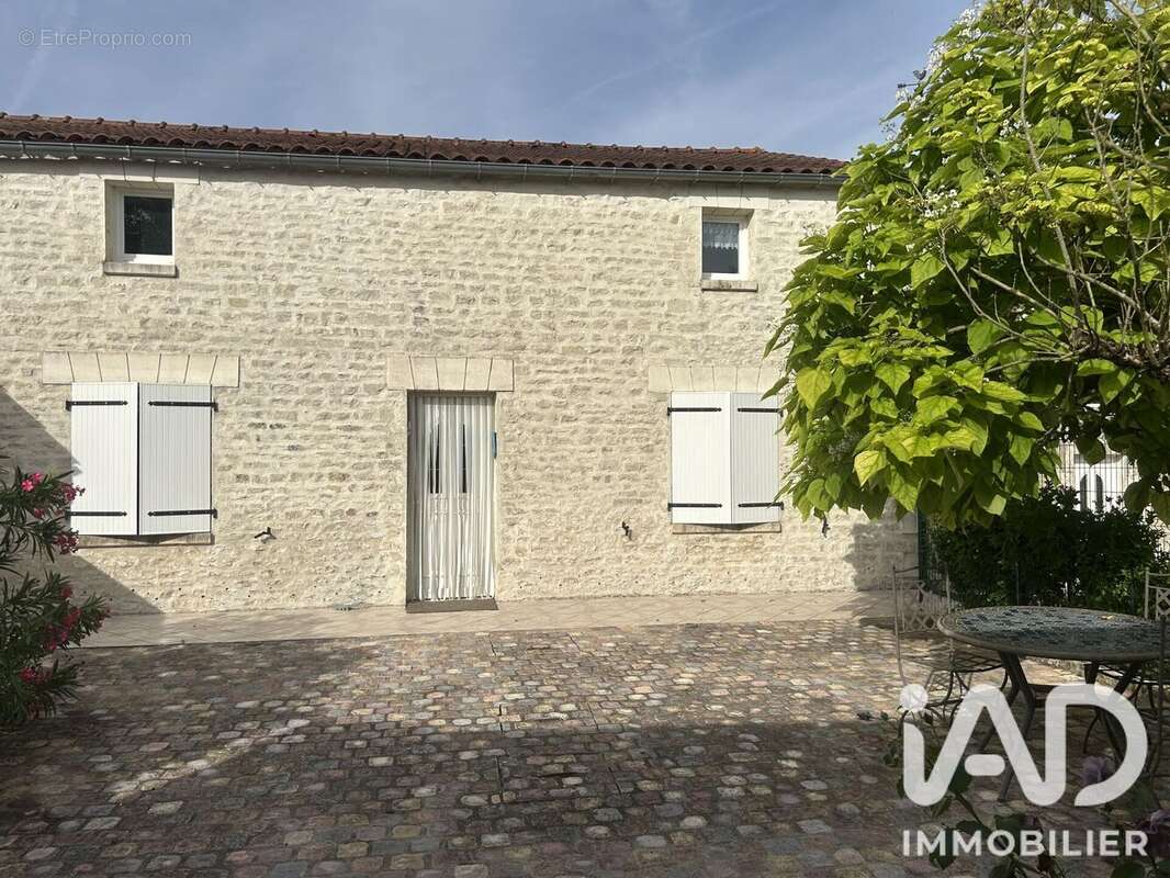 Maison 107 m² à Oradour  - photo 3