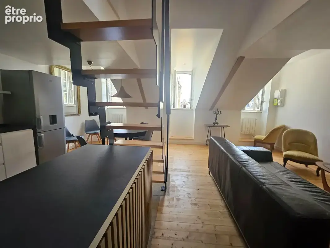 "DINAN -Place Saint-Sauveur : Appartement de caractère rénové avec vue sur "la Basilique" meublé ! - photo 10
