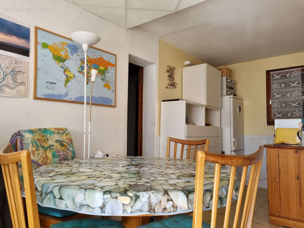 A vendre - plage du grazel- pavillon 2 chambres - mezzanine - terrasse - photo 3