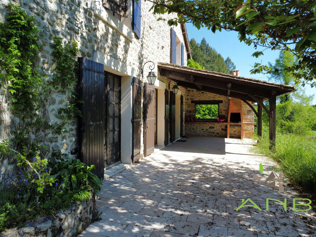 Maison à CHAMPNIERS-ET-REILHAC