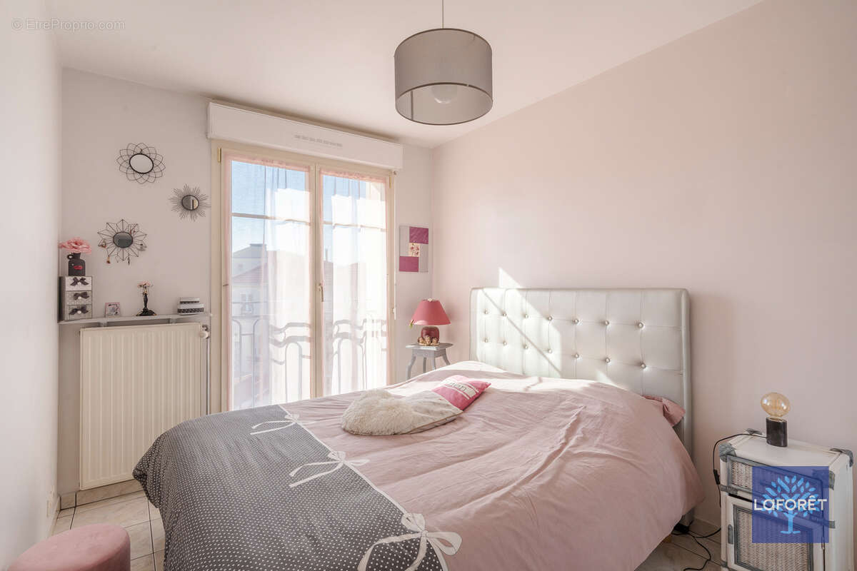 Appartement à LES PAVILLONS-SOUS-BOIS